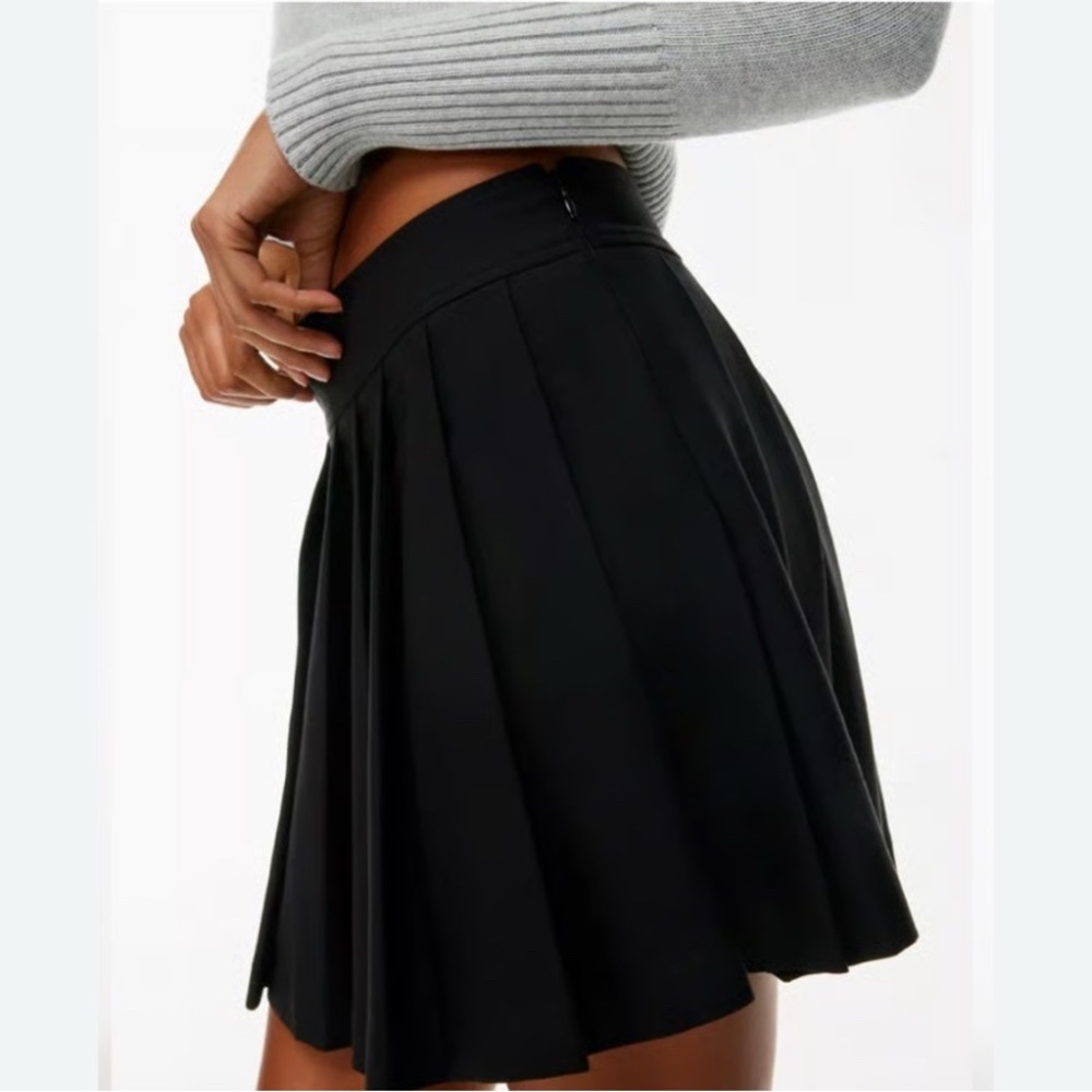 NWOT Aritzia Sunday Best Black Pleated Skirt, size: 10
